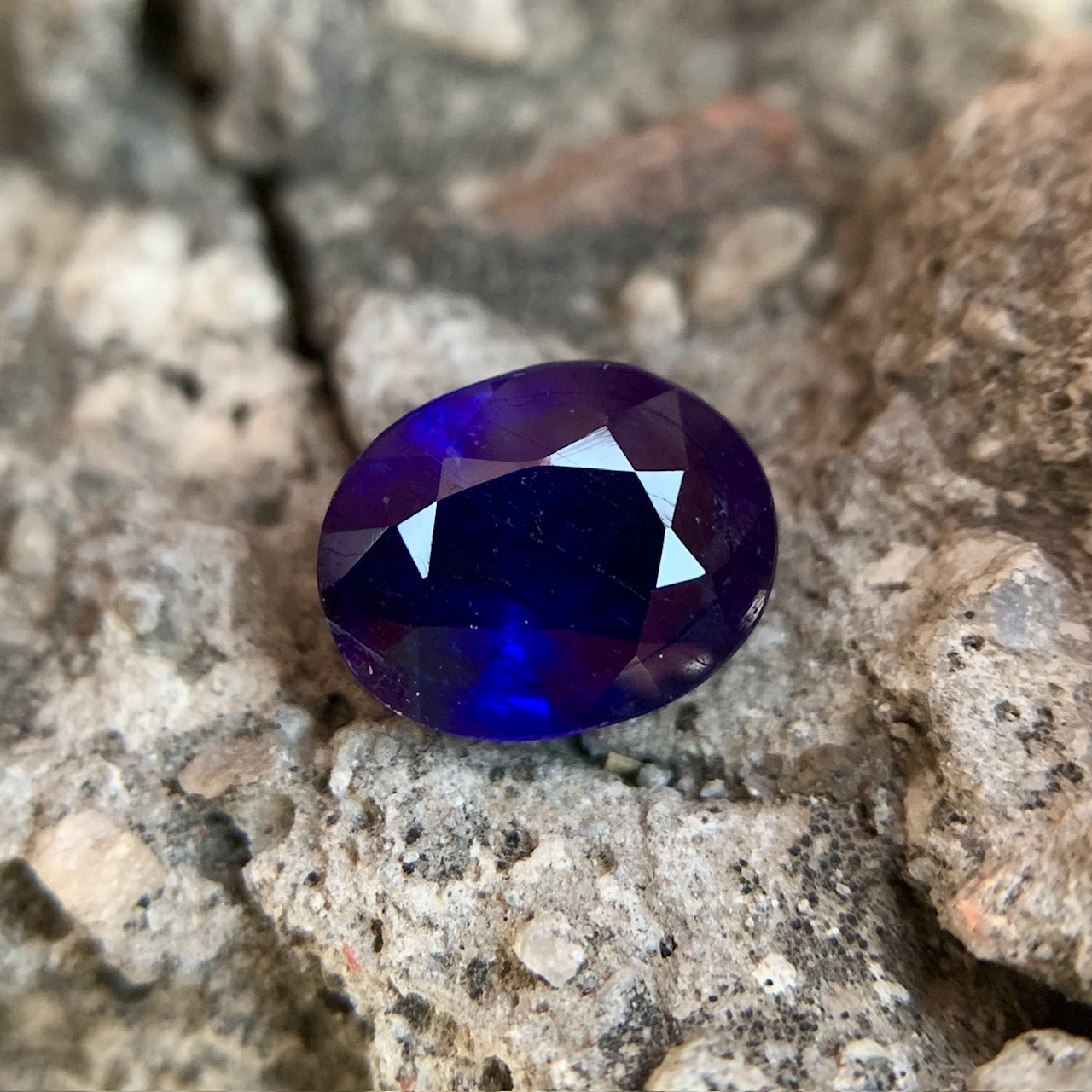 Natural Blue Sapphire - 5.50 Carats/6.10 Ratti