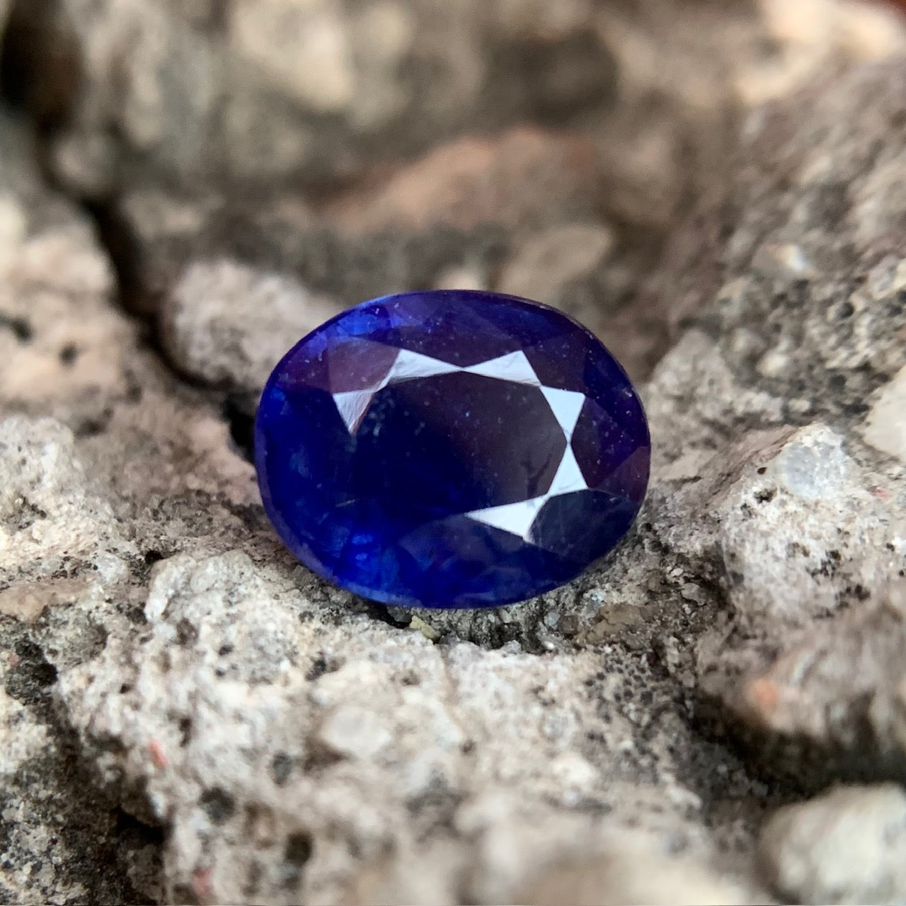 Natural Blue Sapphire - 4.30 Carats/4.77 Ratti