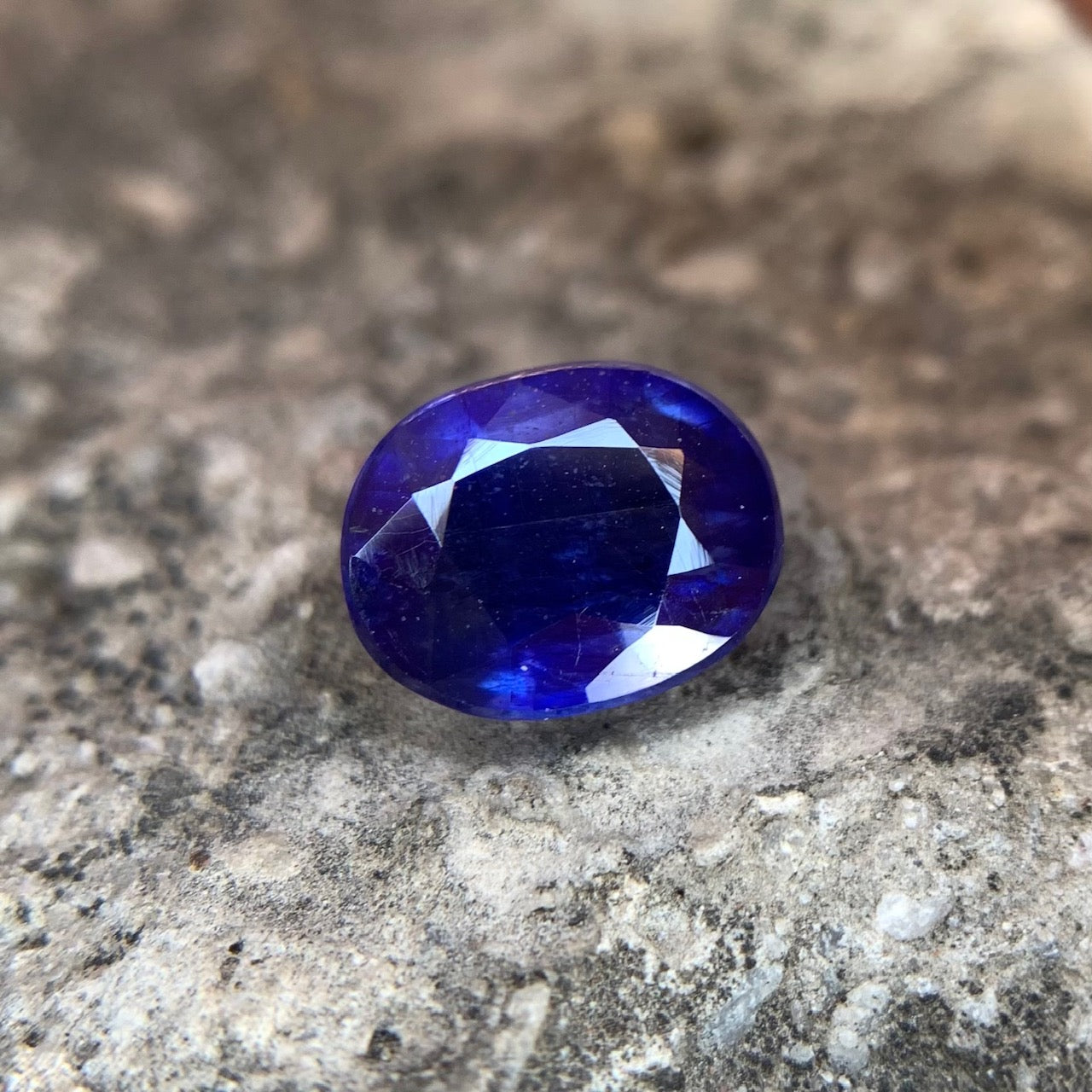 Natural Blue Sapphire - 4.10 Carats/4.55 Ratti