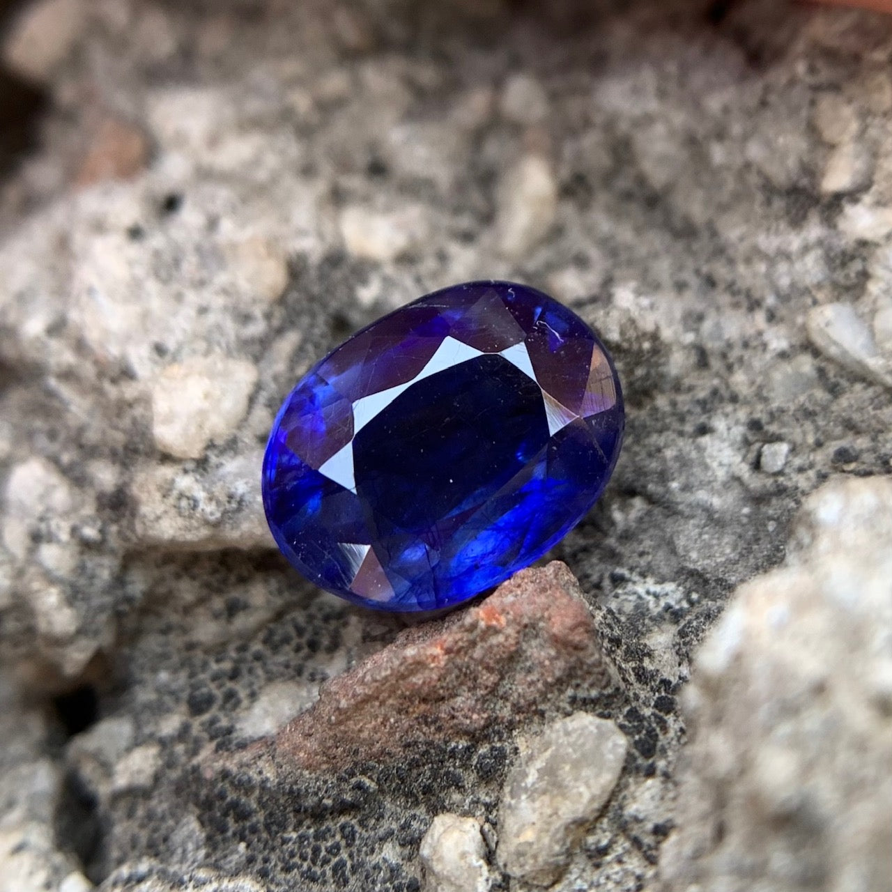 Natural Blue Sapphire - 3.35 Carats/3.72 Ratti