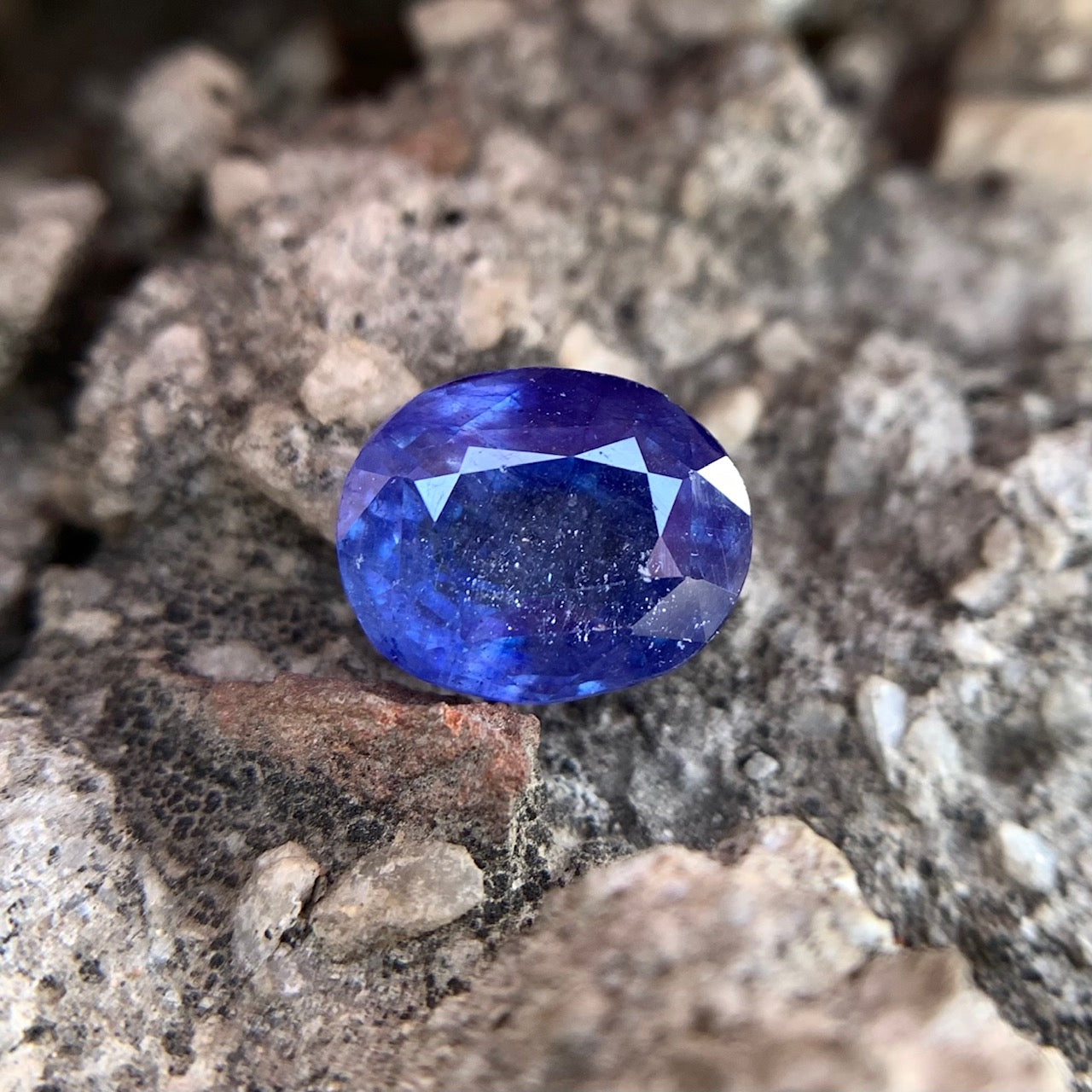 Natural Blue Sapphire - 5.50 Carats/6.11 Ratti