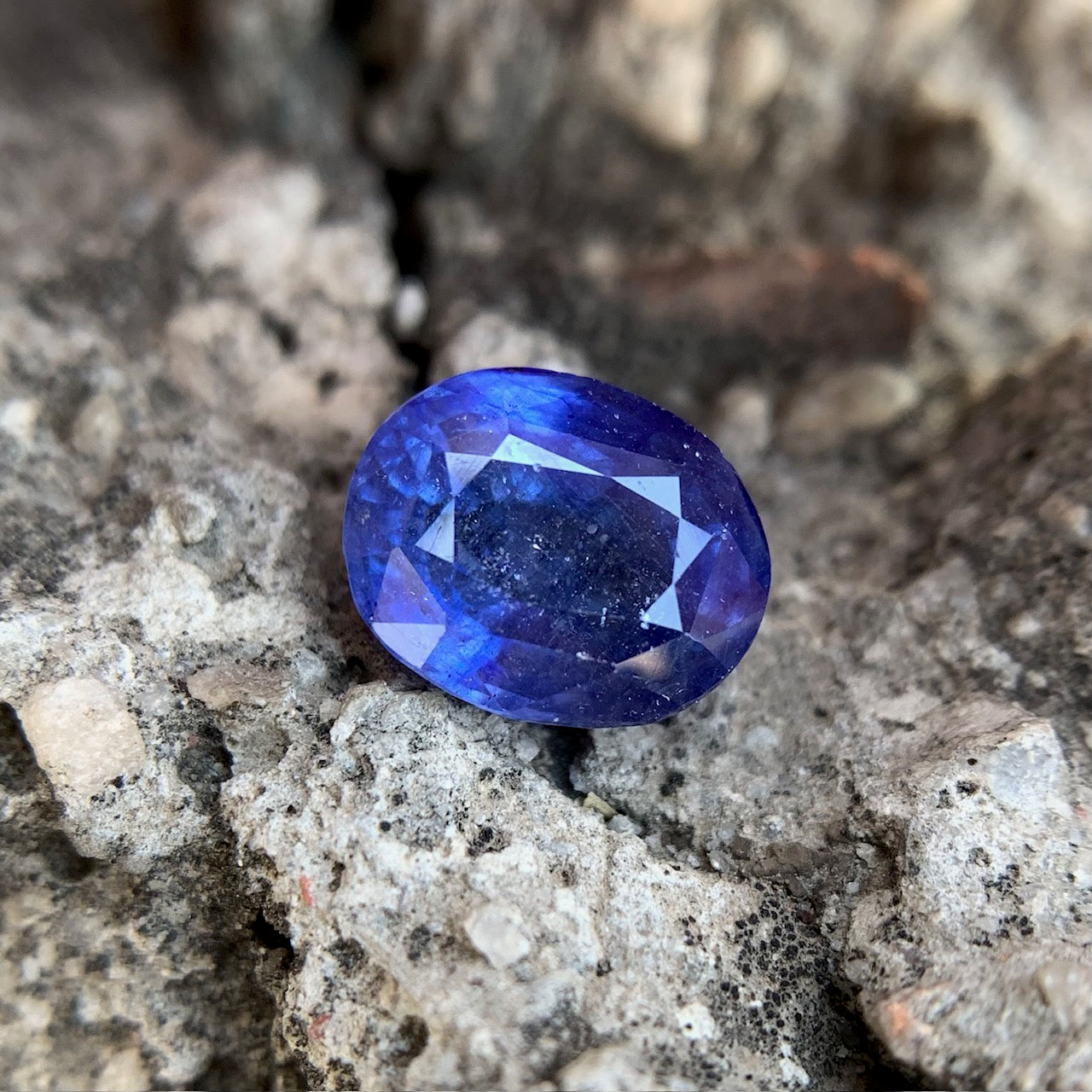 Natural Blue Sapphire - 5.50 Carats/6.11 Ratti