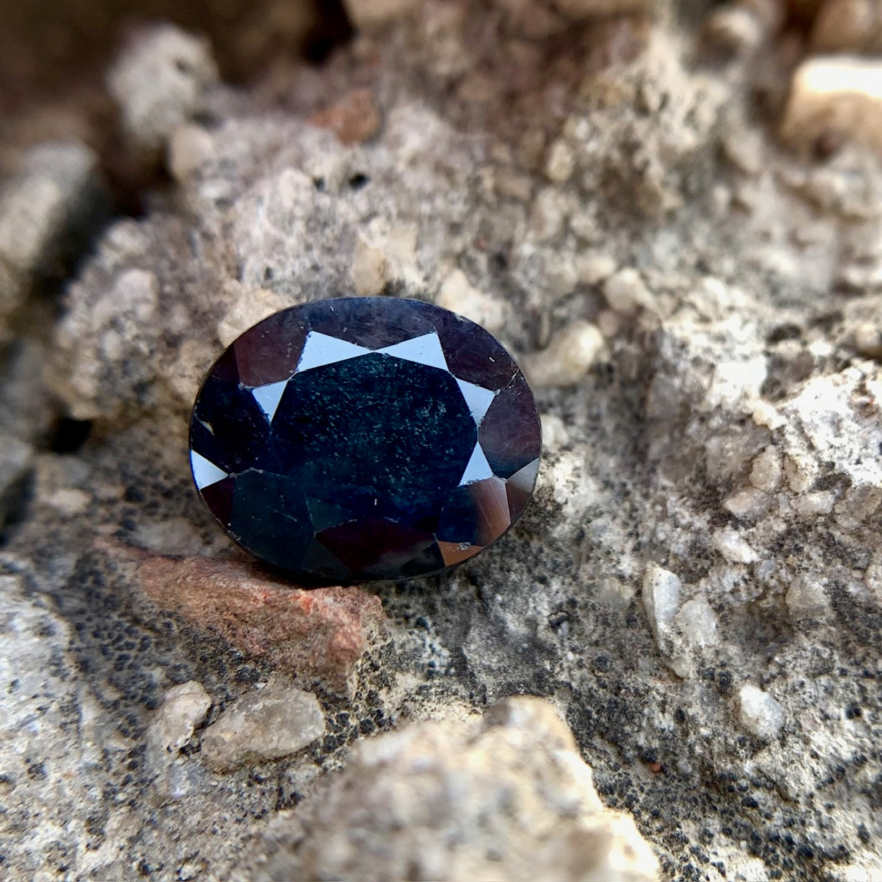 Natural Blue Sapphire -4.70 Carats/5.22 Ratti