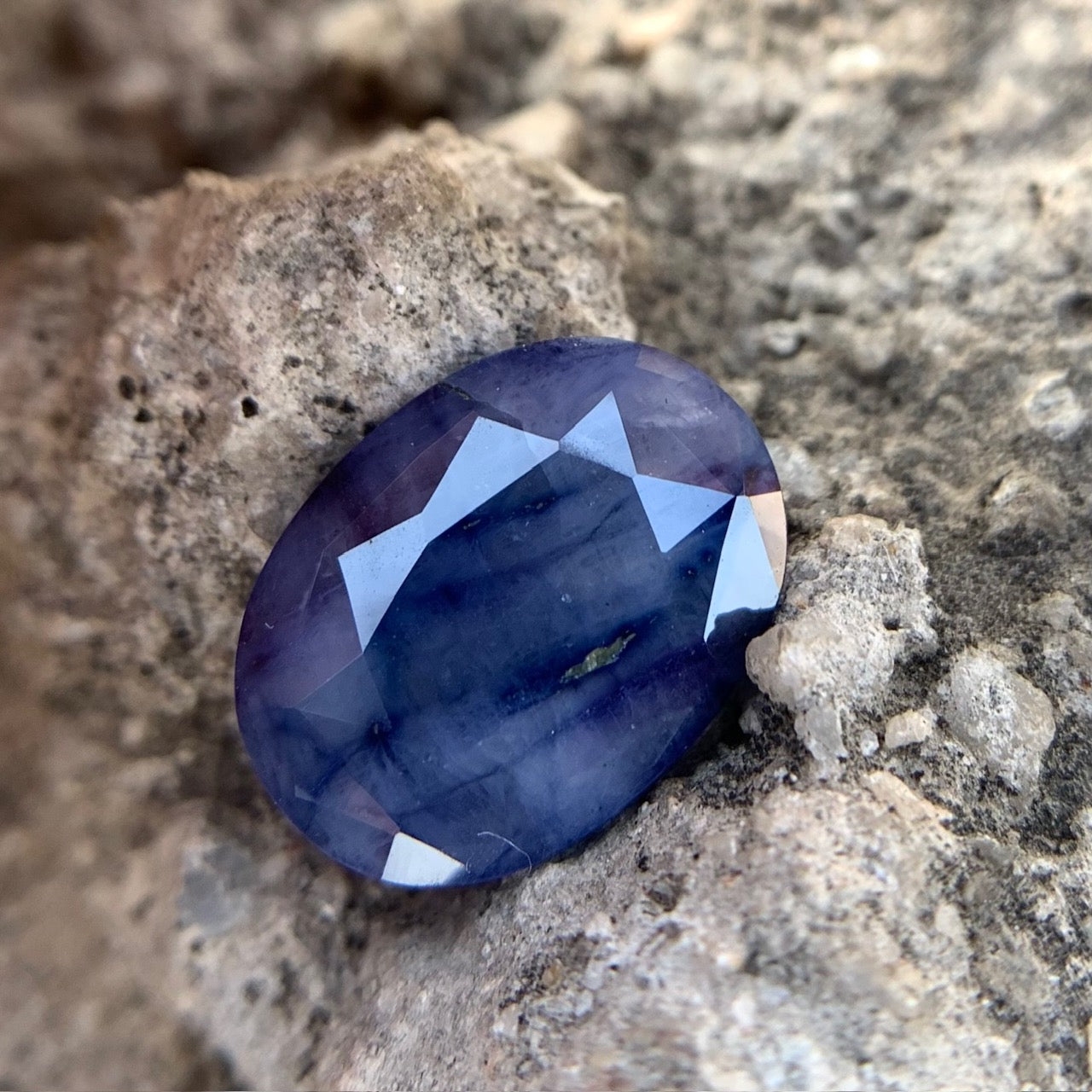 Natural Blue Sapphire - 6.40 Carats/7.10 Ratti