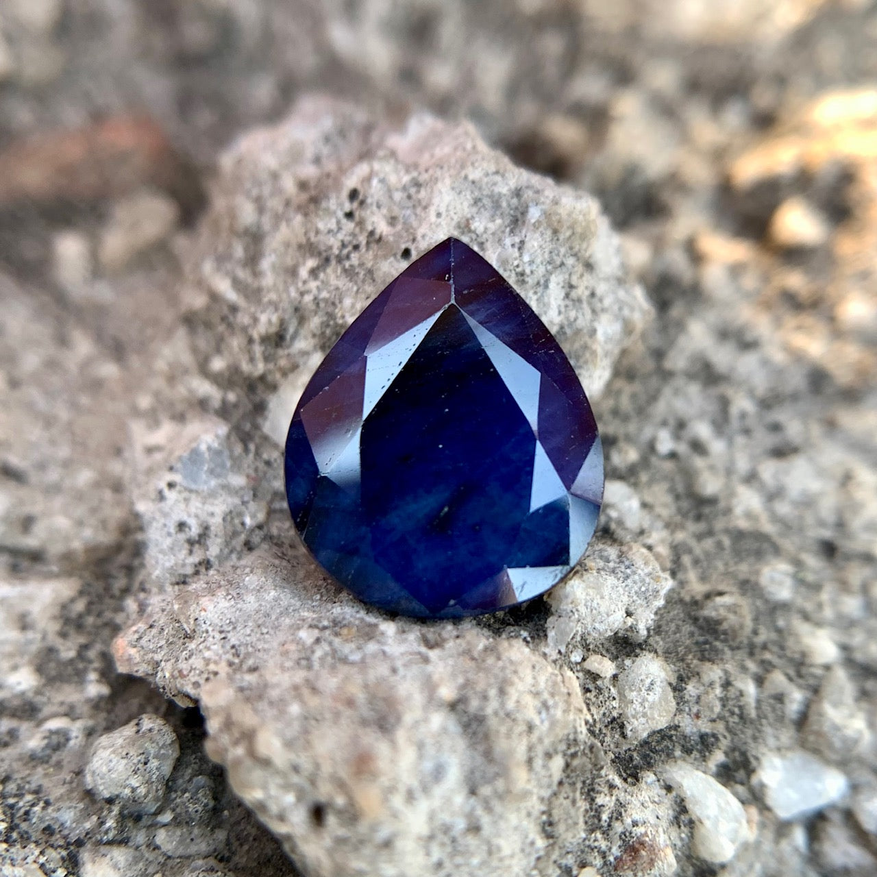 Natural Blue Sapphire - 6.35 Carats/7.05 Ratti