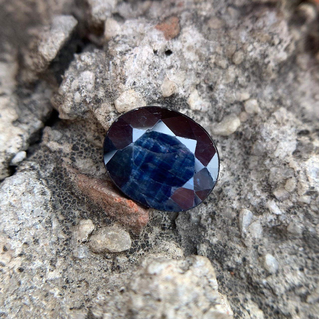 Natural Blue Sapphire - 5.00 Carats/5.55 Ratti