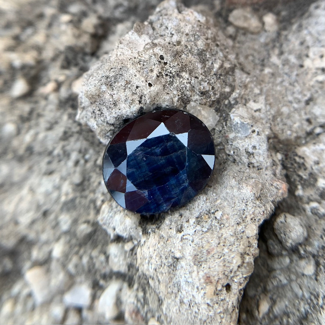 Natural Blue Sapphire - 5.00 Carats/5.55 Ratti