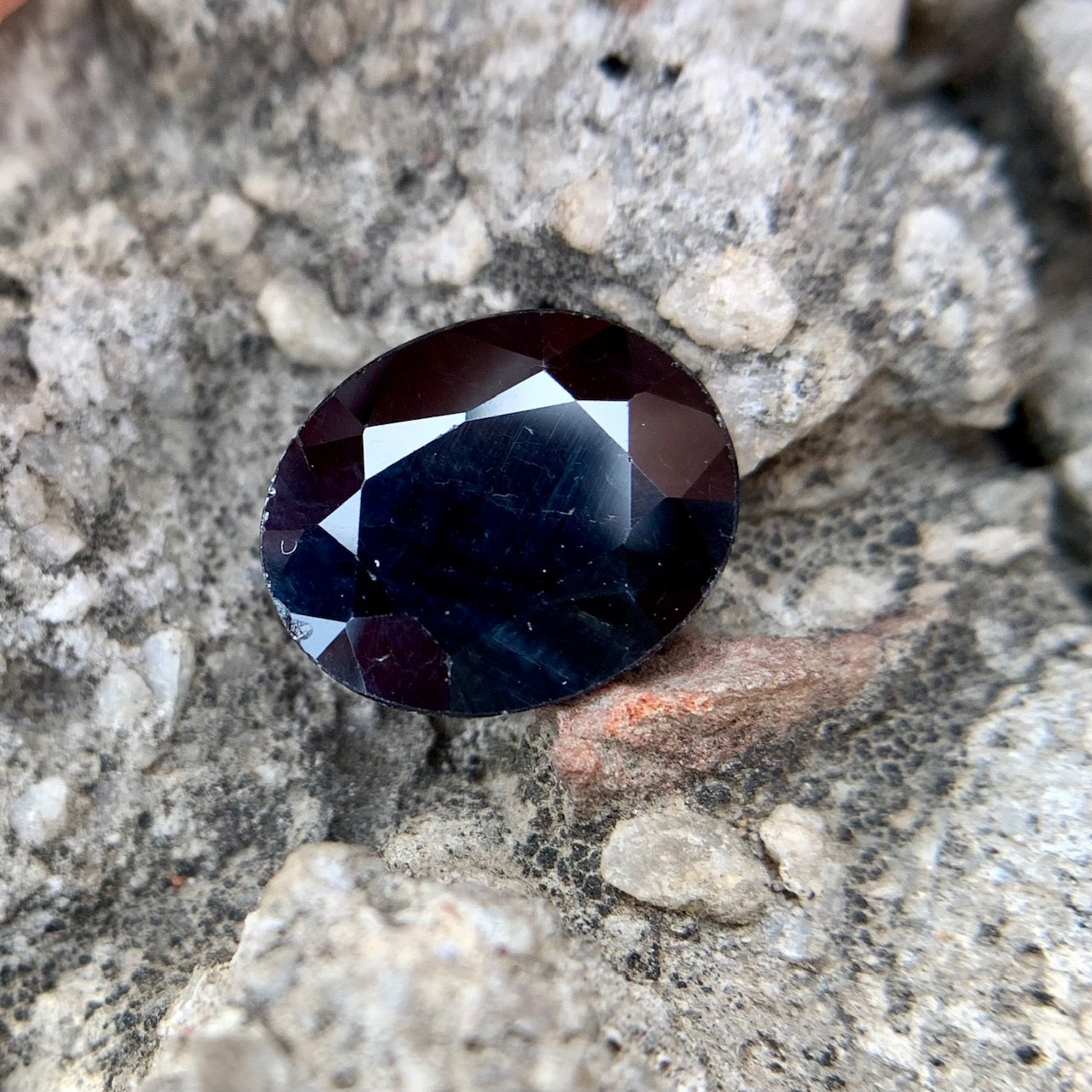 Natural Blue Sapphire - 3.70 Carats/4.11 Ratti