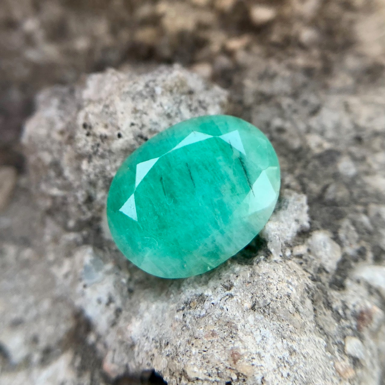 Natural Emerald - 5.95 carat/6.60 Ratti