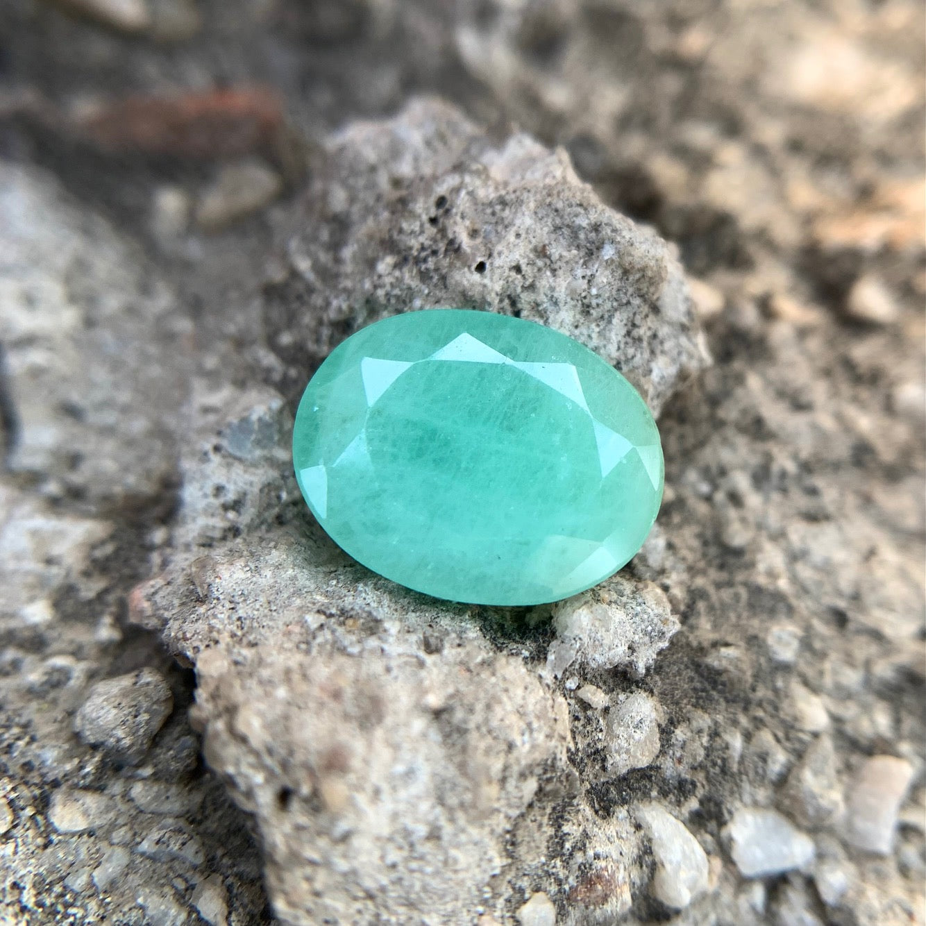 Natural Emerald - 5.00 carat/5.55 Ratti