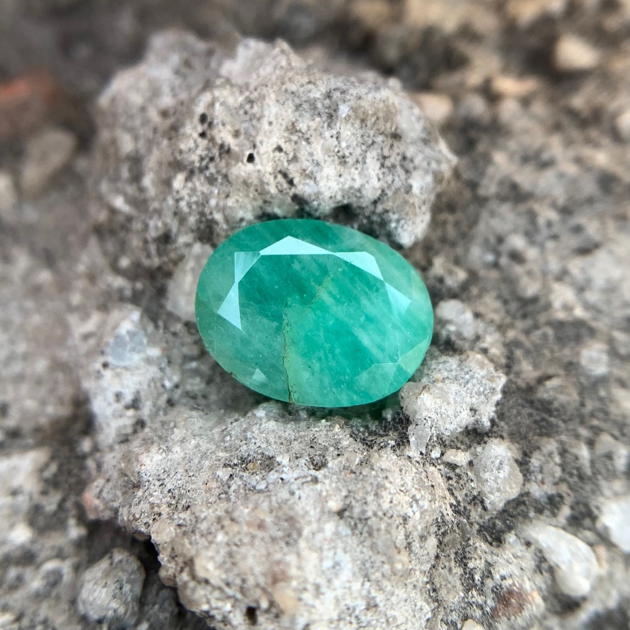 Natural Emerald - 3.35 carat/3.72 Ratti