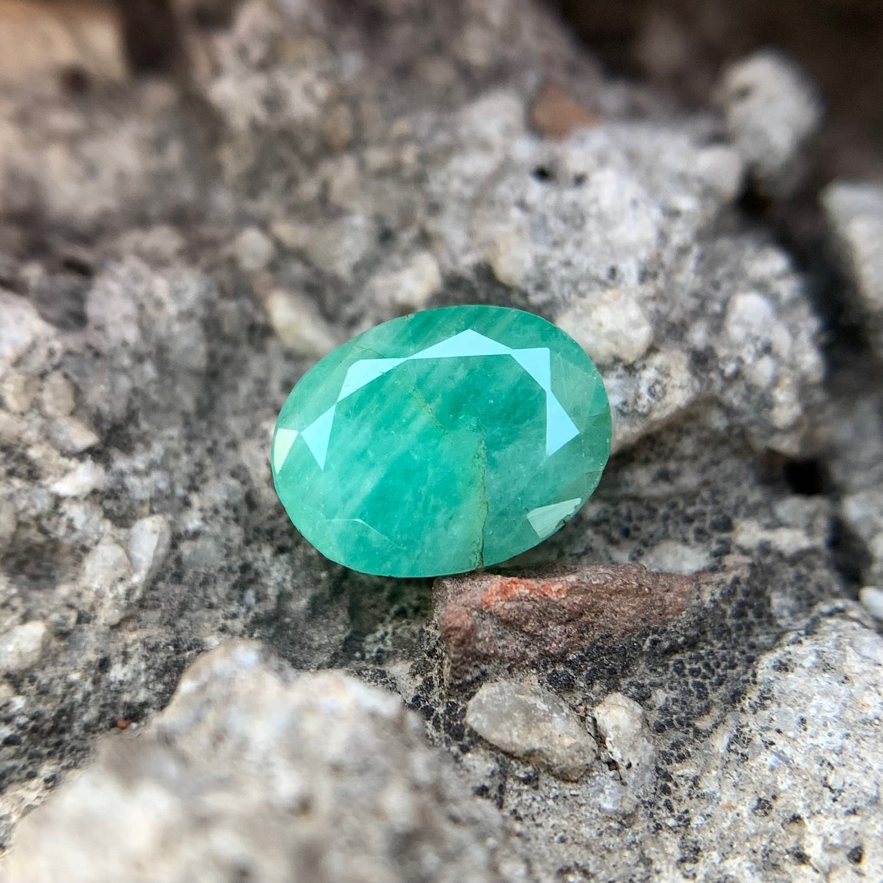 Natural Emerald - 3.35 carat/3.72 Ratti