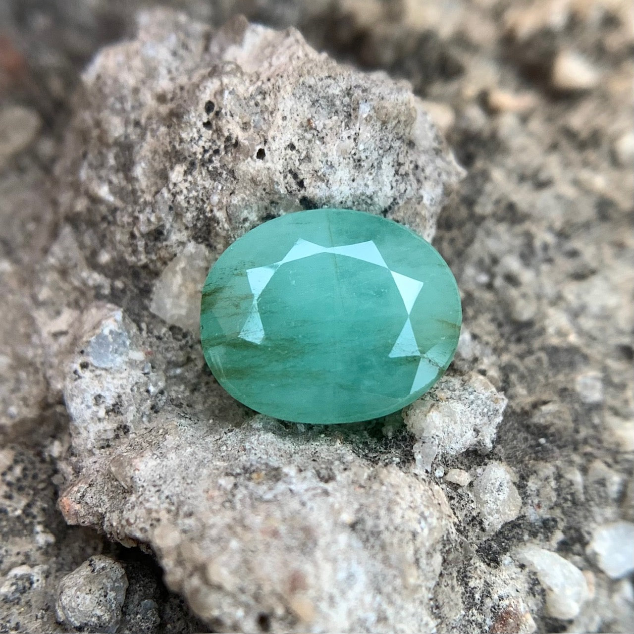 Natural Emerald - 4.70 carat/5.22 Ratti