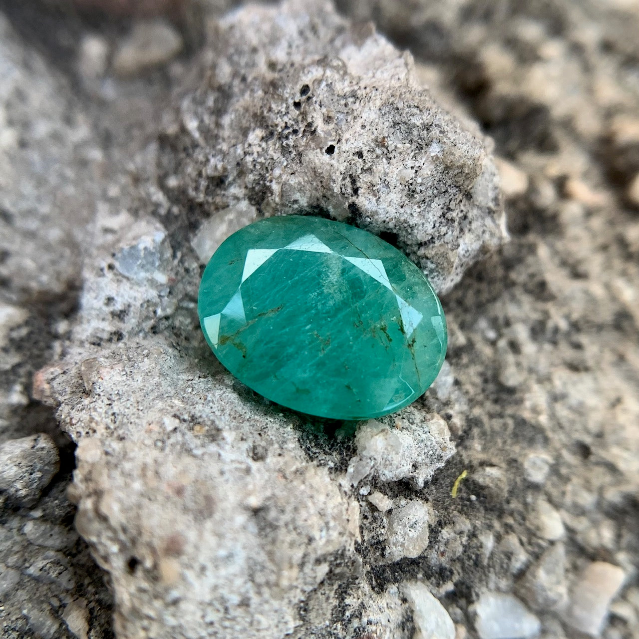 Natural Emerald - 4.00 carat/4.44 Ratti