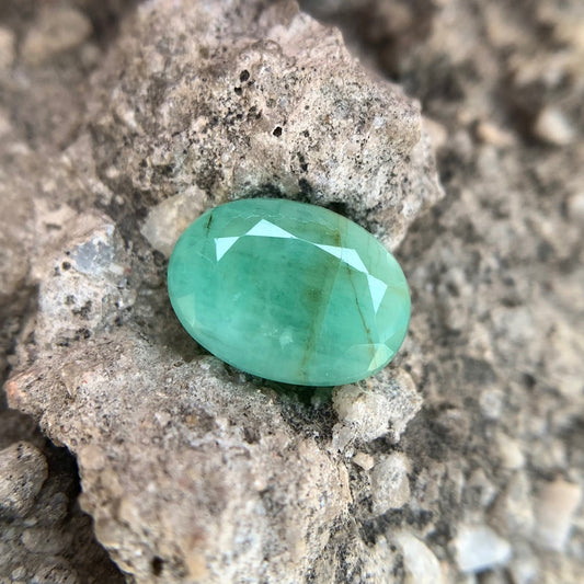 Natural Emerald - 4.70 carat/5.22 Ratti