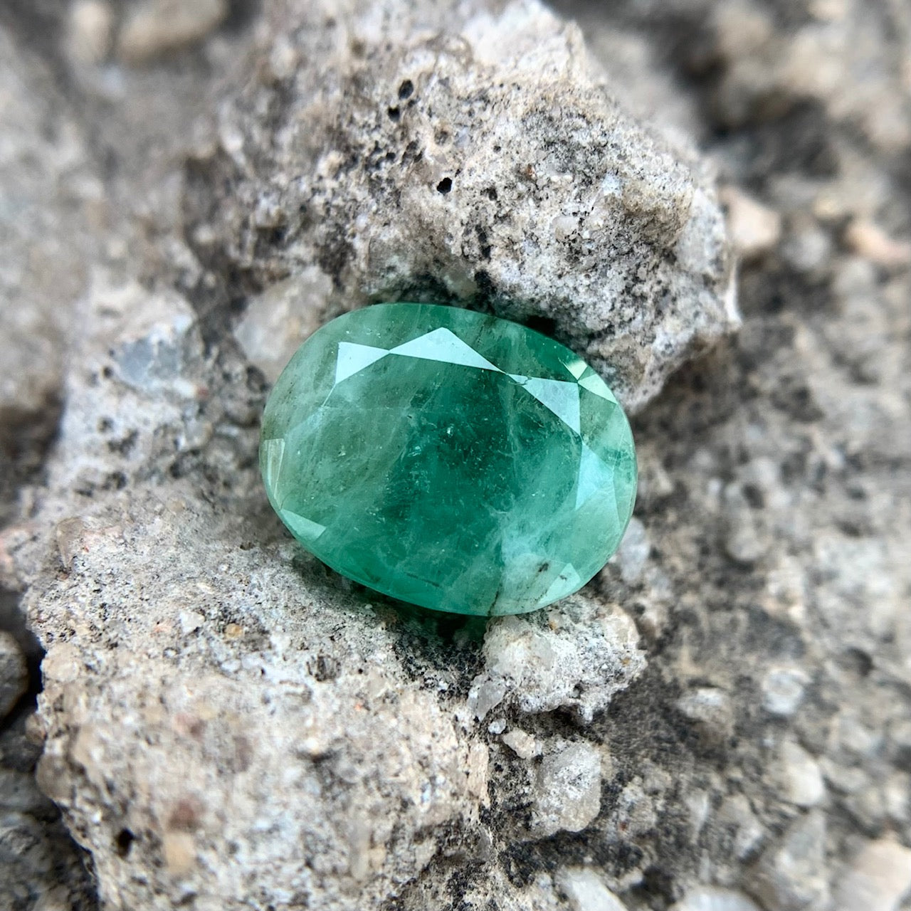 Natural Emerald - 3.95 carat/4.38 Ratti