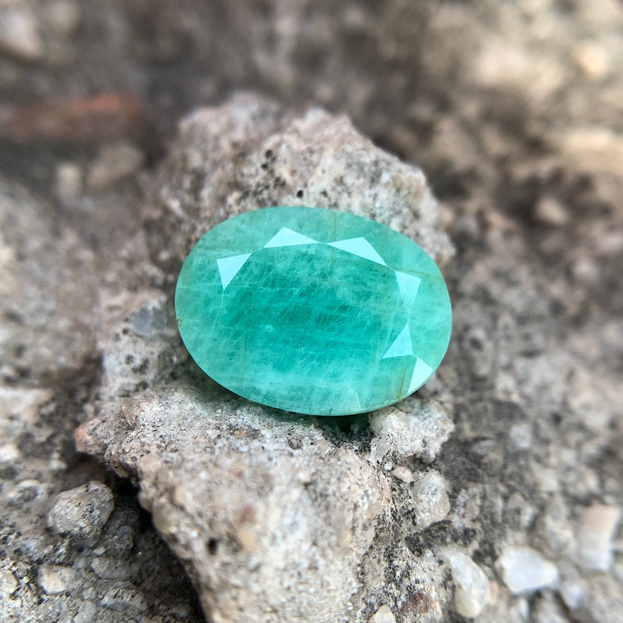 Natural Emerald - 6.65 carat/7.38 Ratti