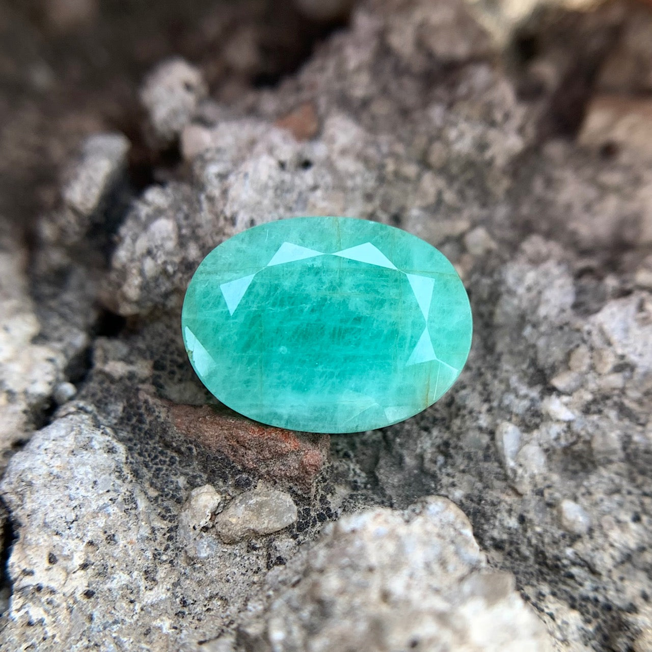 Natural Emerald - 6.65 carat/7.38 Ratti