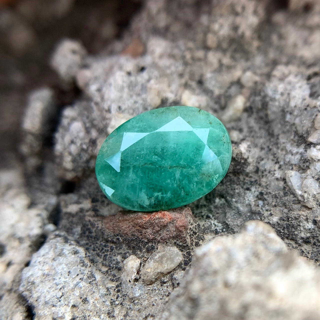 Natural Emerald - 4.50 carat/5.00 Ratti