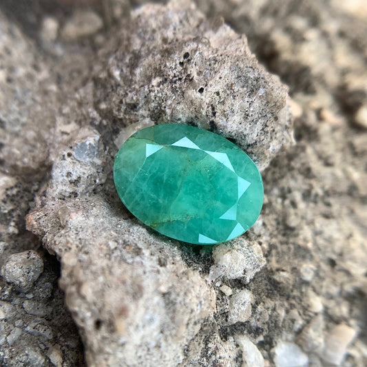 Natural Emerald - 4.20 carat/4.66 Ratti