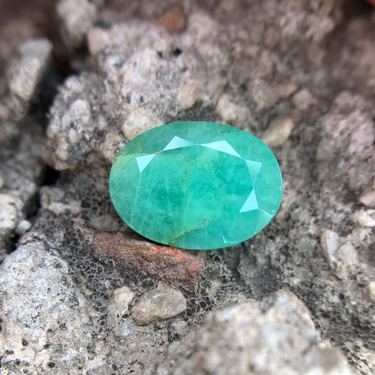 Natural Emerald - 4.20 carat/4.66 Ratti