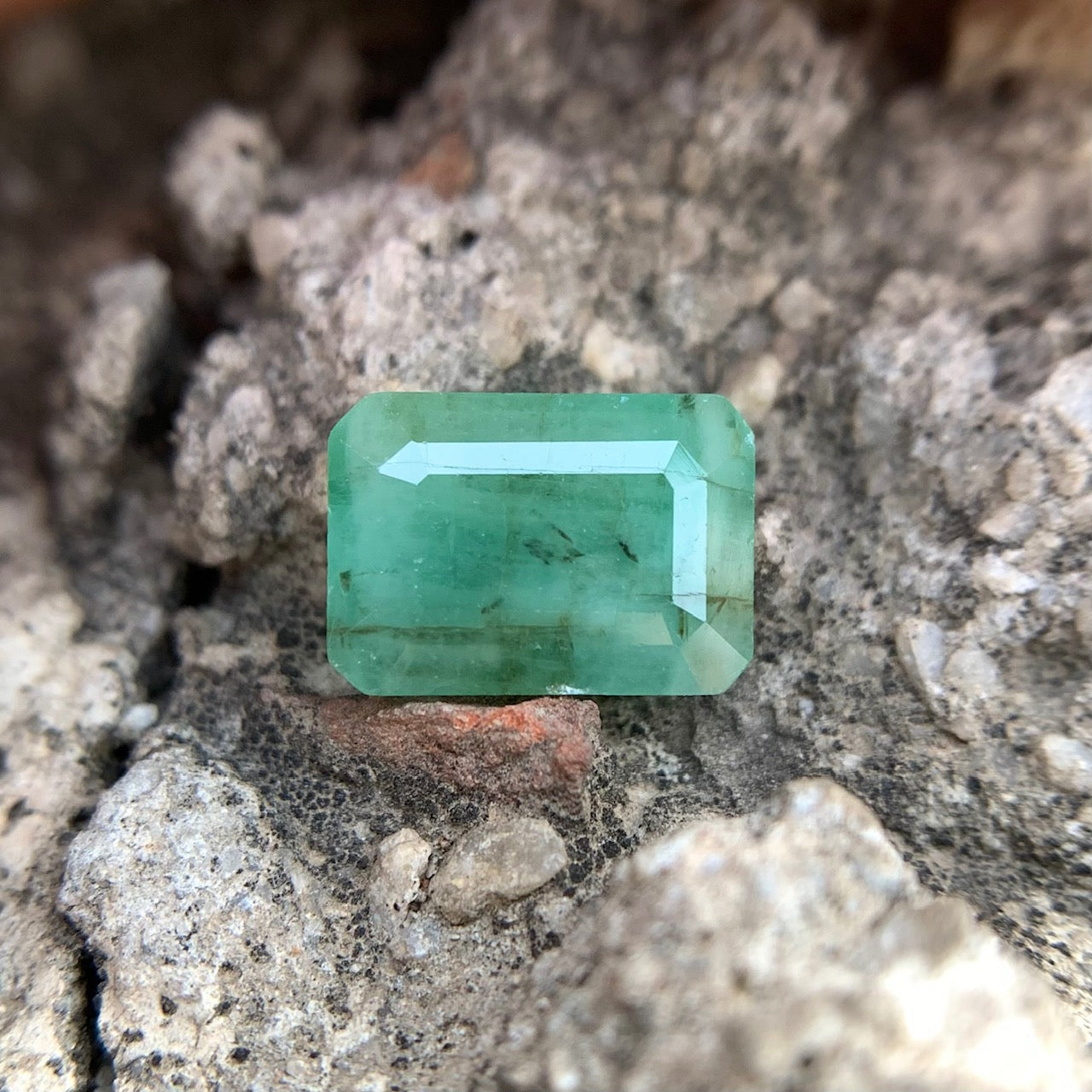 Natural Emerald - 4.50 carat/5.00 Ratti