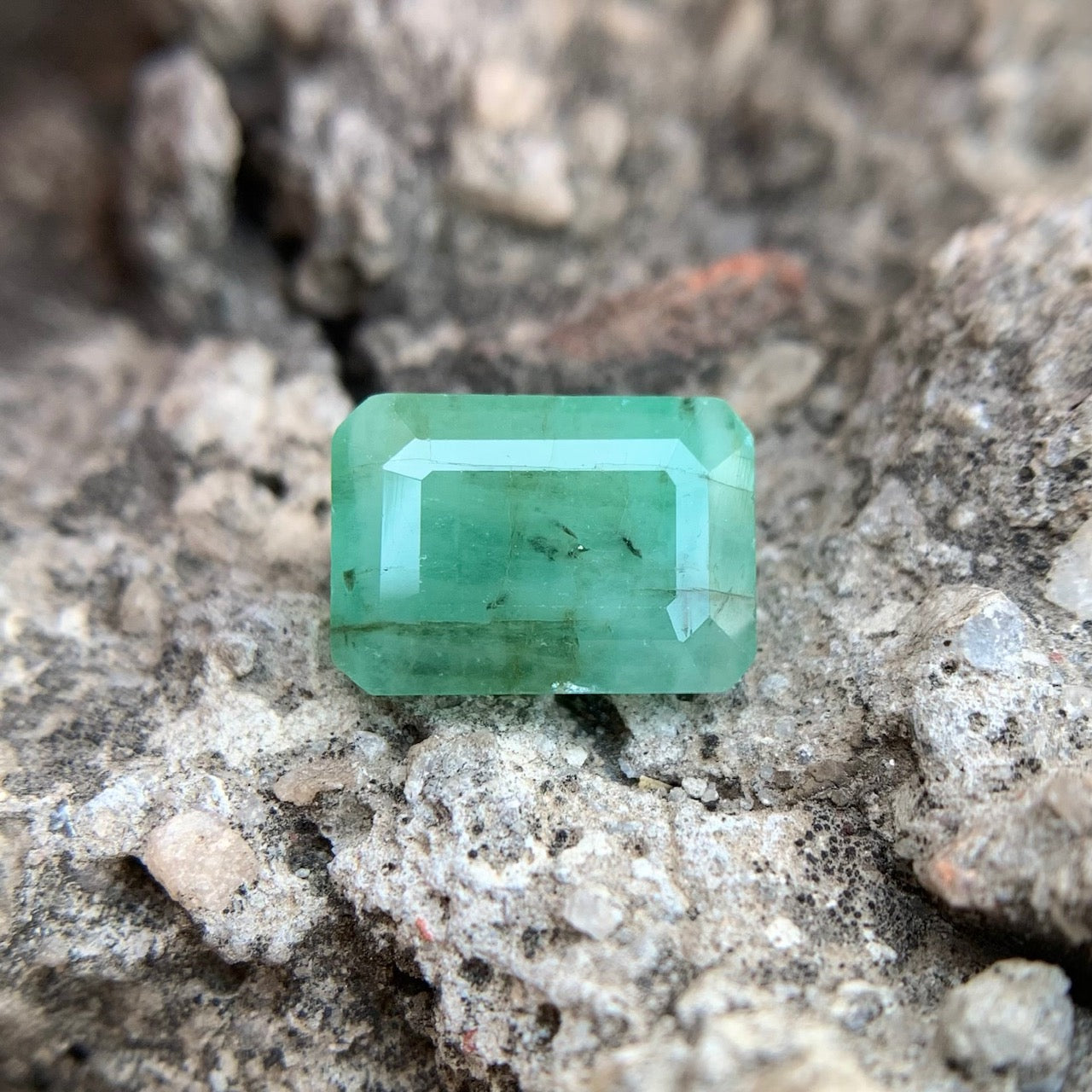 Natural Emerald - 4.50 carat/5.00 Ratti