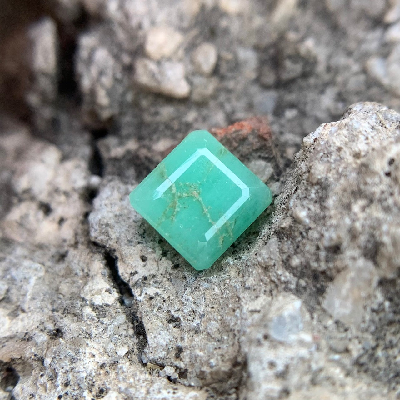 Natural Emerald - 2.75 carat/3.05 Ratti