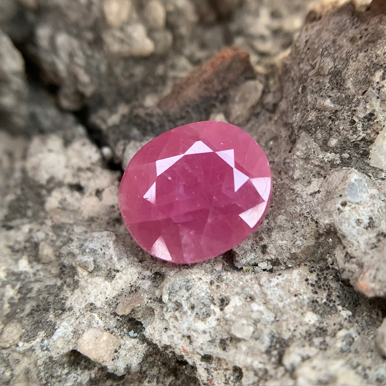 Natural Ruby - 6.33 Carats/7.03 Ratti