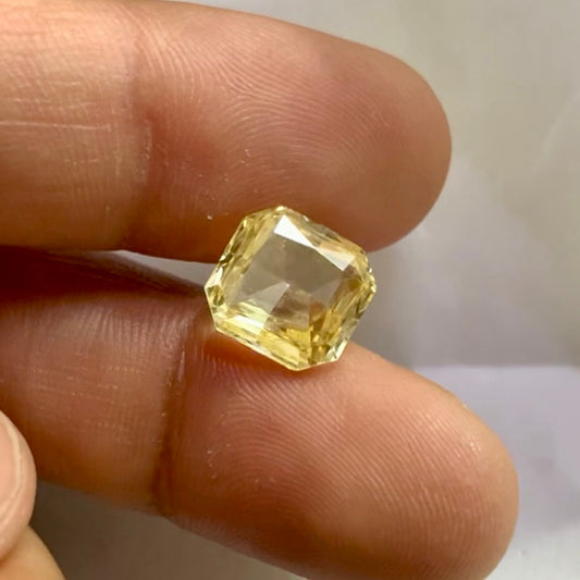 Natural Yellow Sapphire - 5.35 Carat/5.94 Ratti