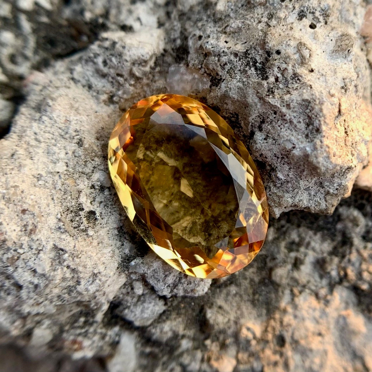 Natural Citrine - 4.00 Carat/4.44 Ratti