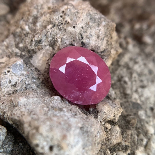 Natural Ruby - 5.10 Carats/5.66 Ratti