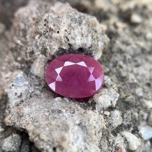 Natural Ruby - 4.07 Carats/4.52 Ratti