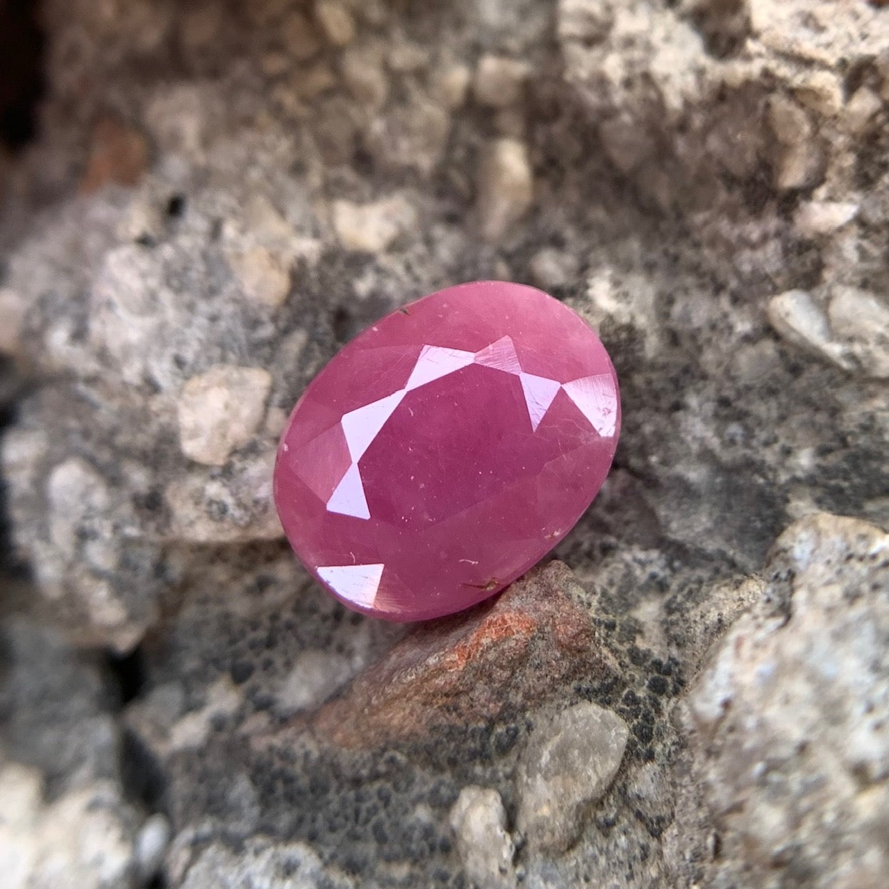 Natural Ruby - 4.07 Carats/4.52 Ratti