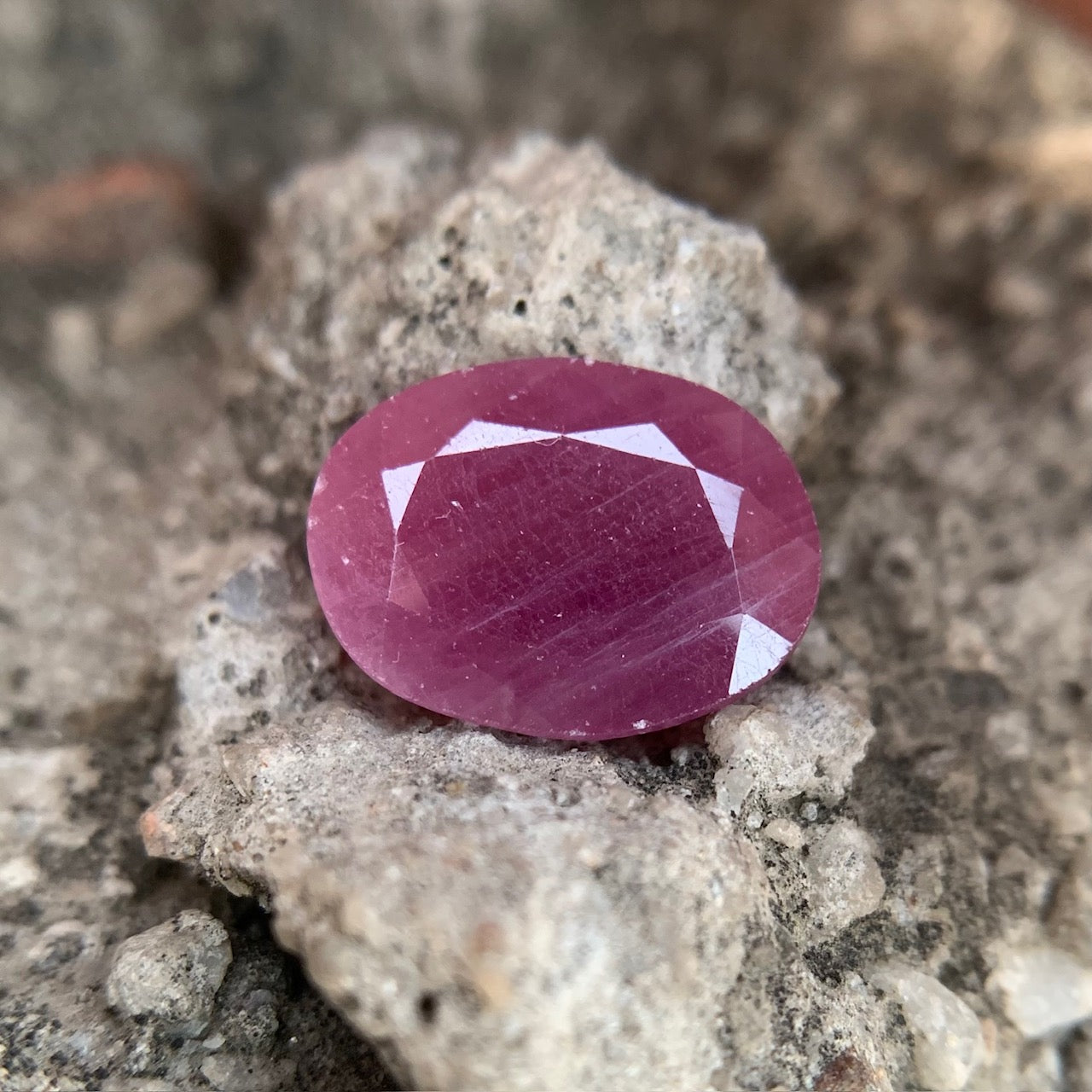 Natural Ruby - 5.10 Carats/5.66 Ratti