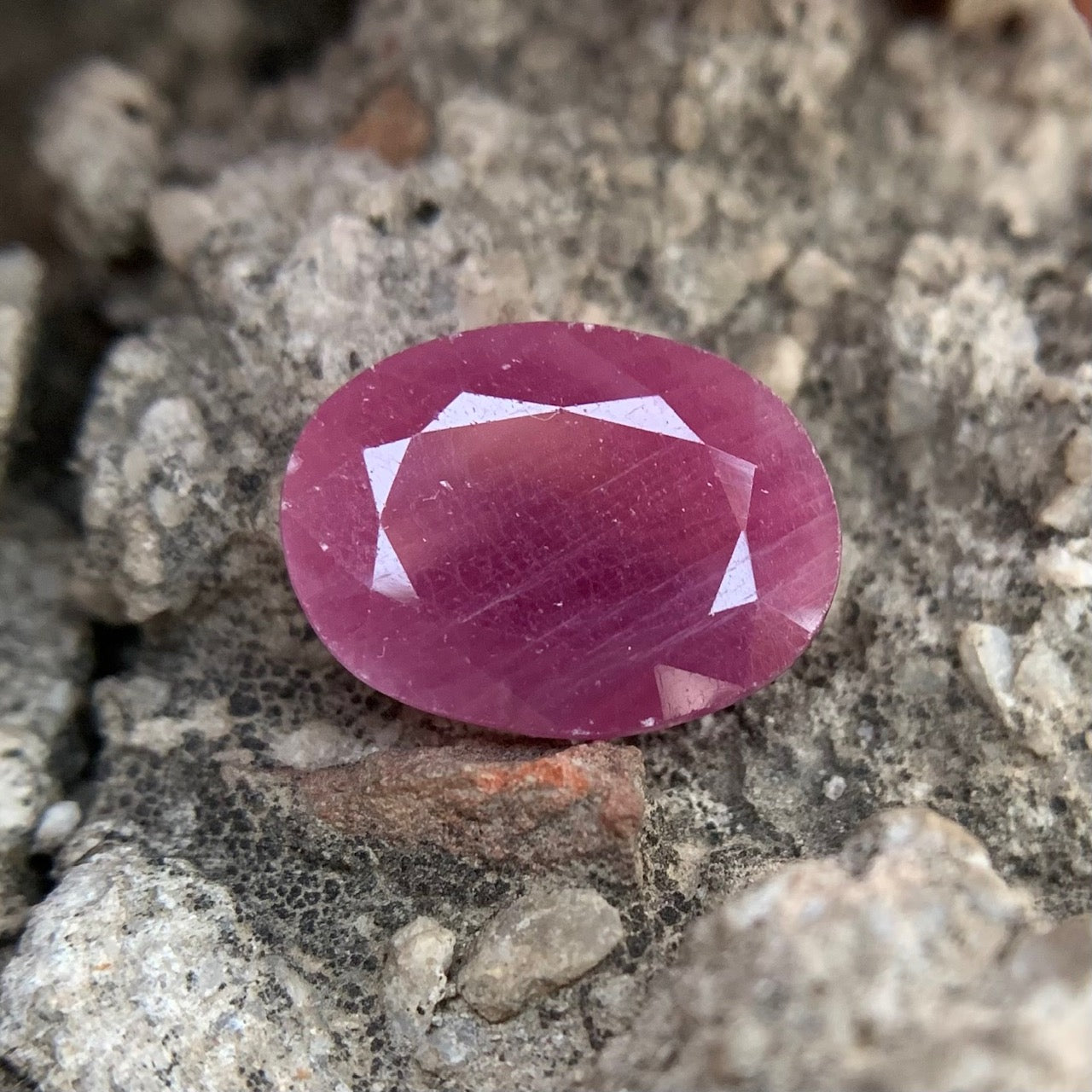 Natural Ruby - 5.10 Carats/5.66 Ratti