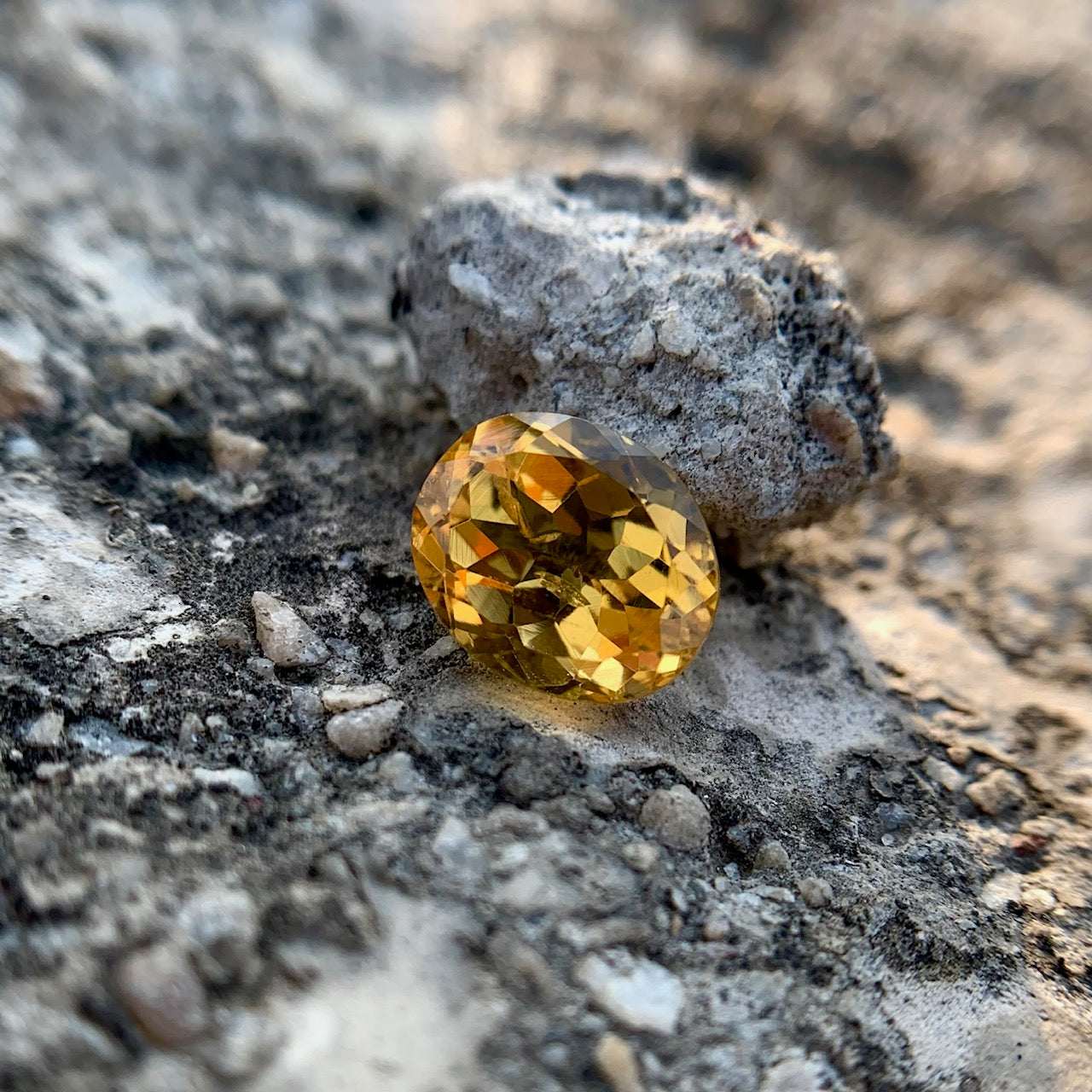 Natural Citrine - 2.90 Carat/3.22 Ratti