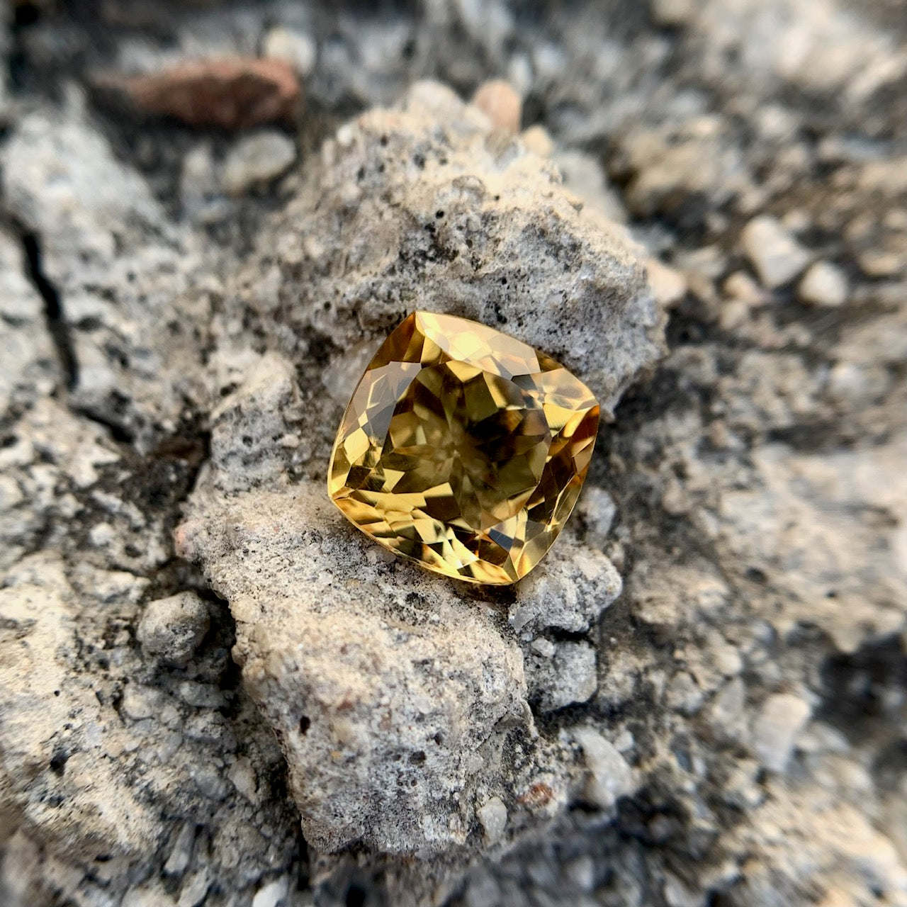 Natural Citrine - 4.90 Carat/5.44 Ratti