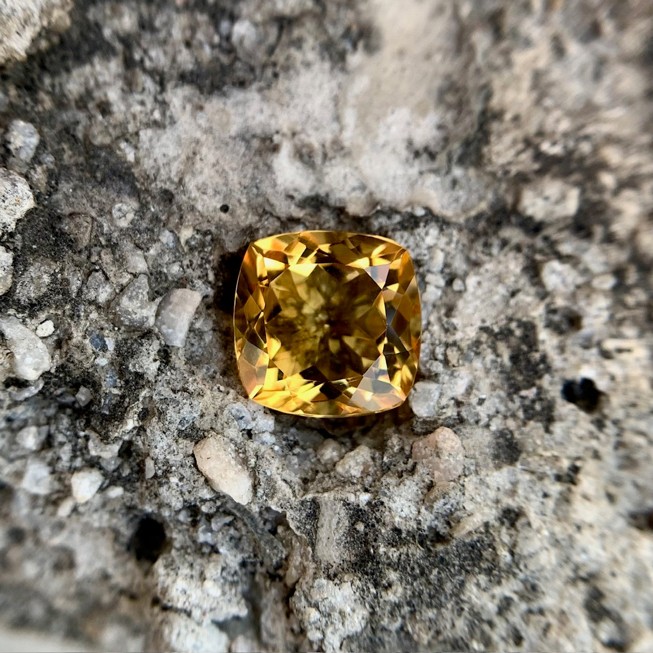 Natural Citrine - 4.90 Carat/5.44 Ratti