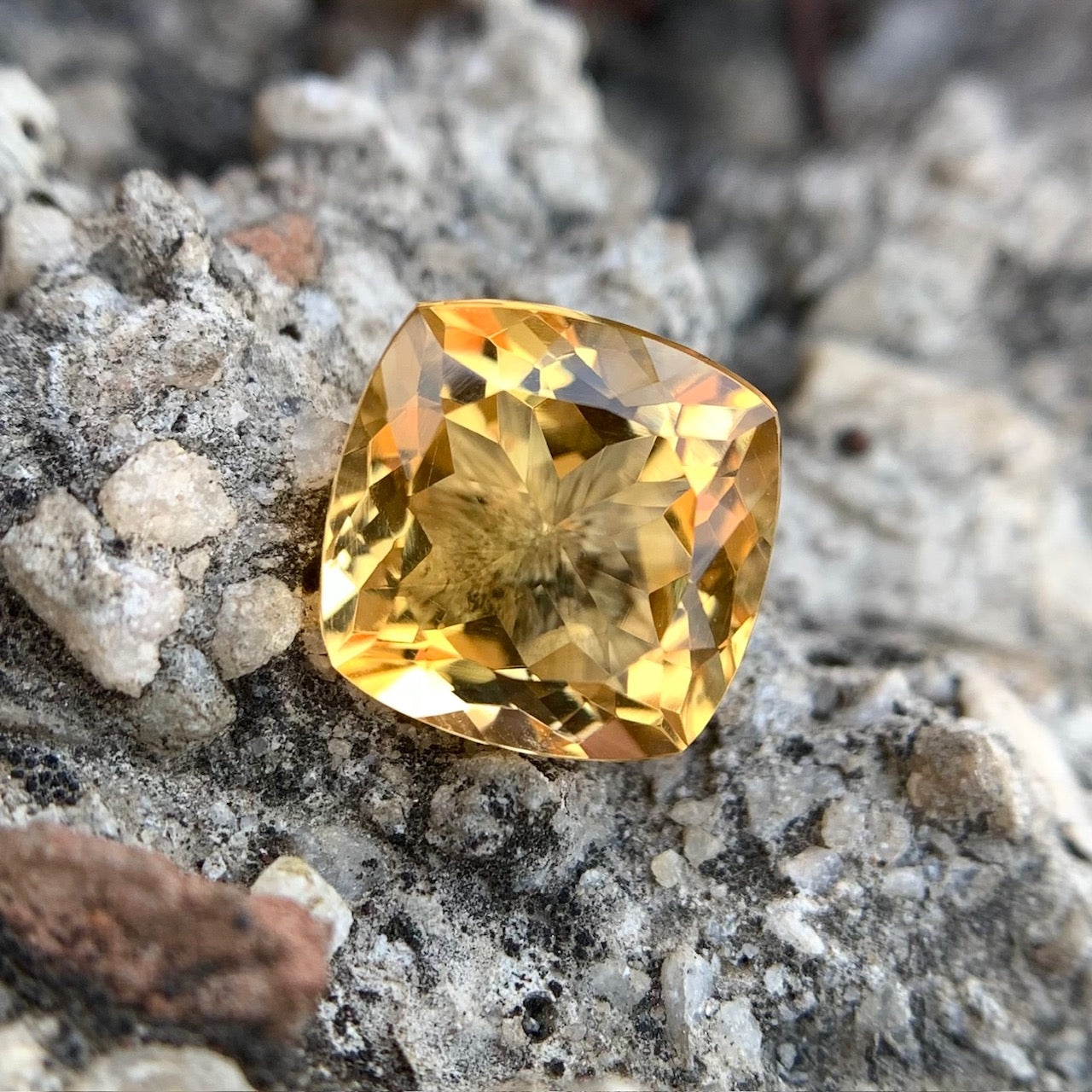 Natural Citrine - 4.90 Carat/5.44 Ratti