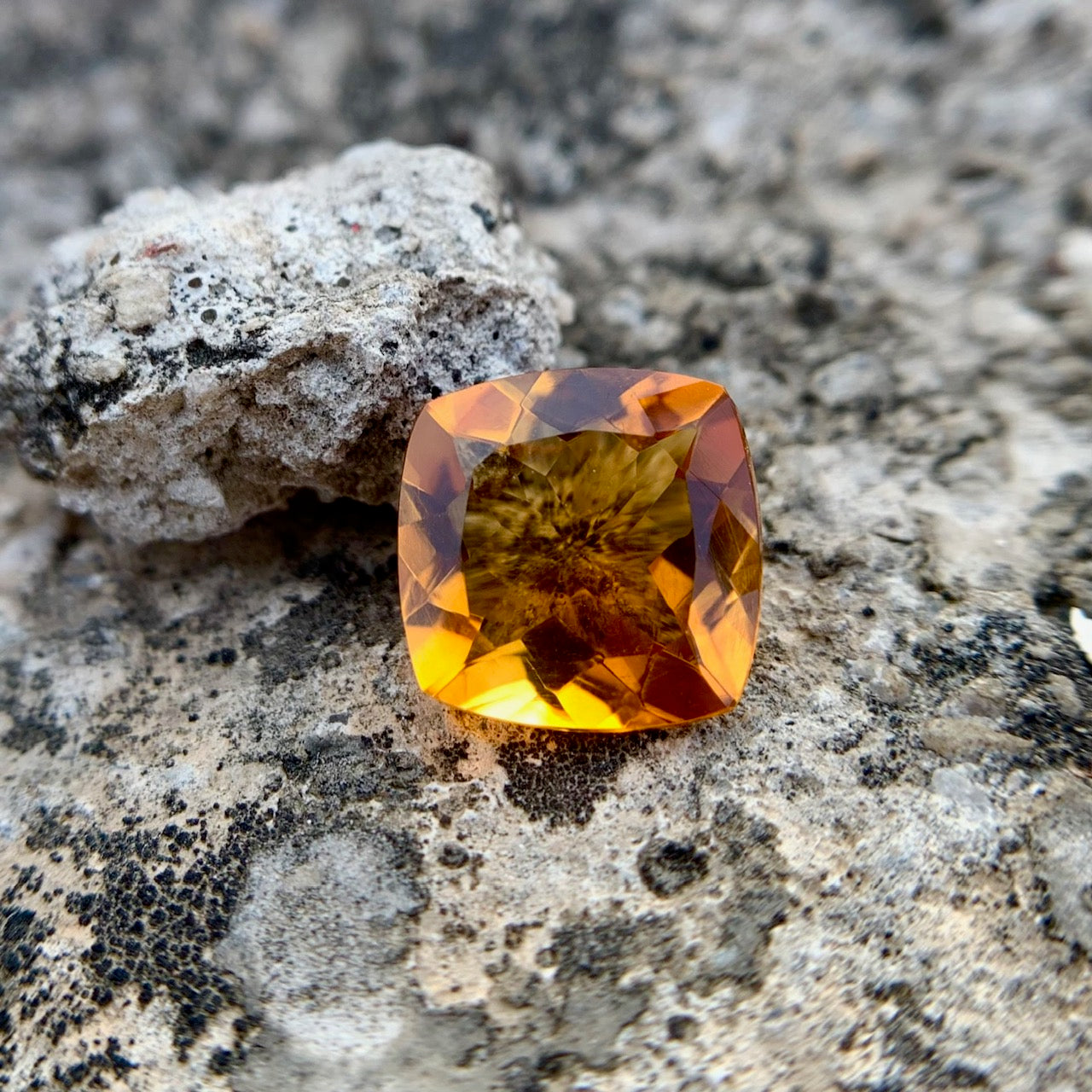 Natural Citrine - 3.20 Carat/3.55 Ratti