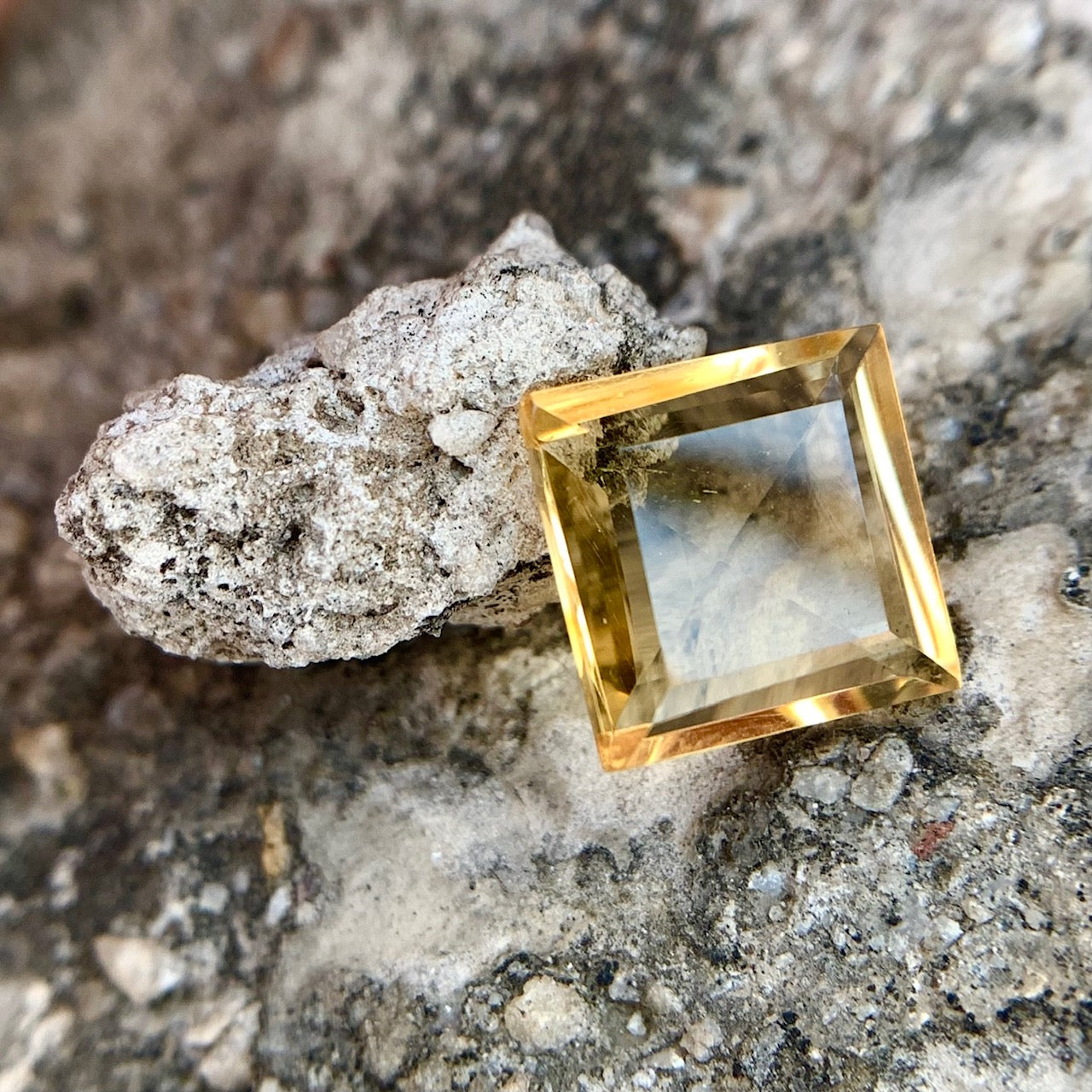 Natural Citrine - 3.33 Carat/3.69 Ratti