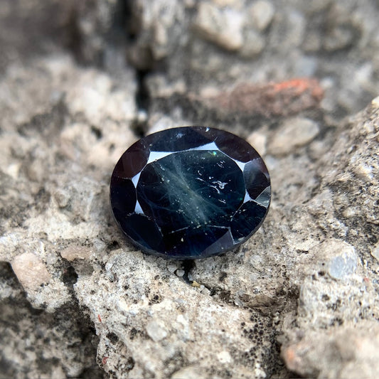 Natural Teal Sapphire - 5.50 Carats/6.11 Ratti