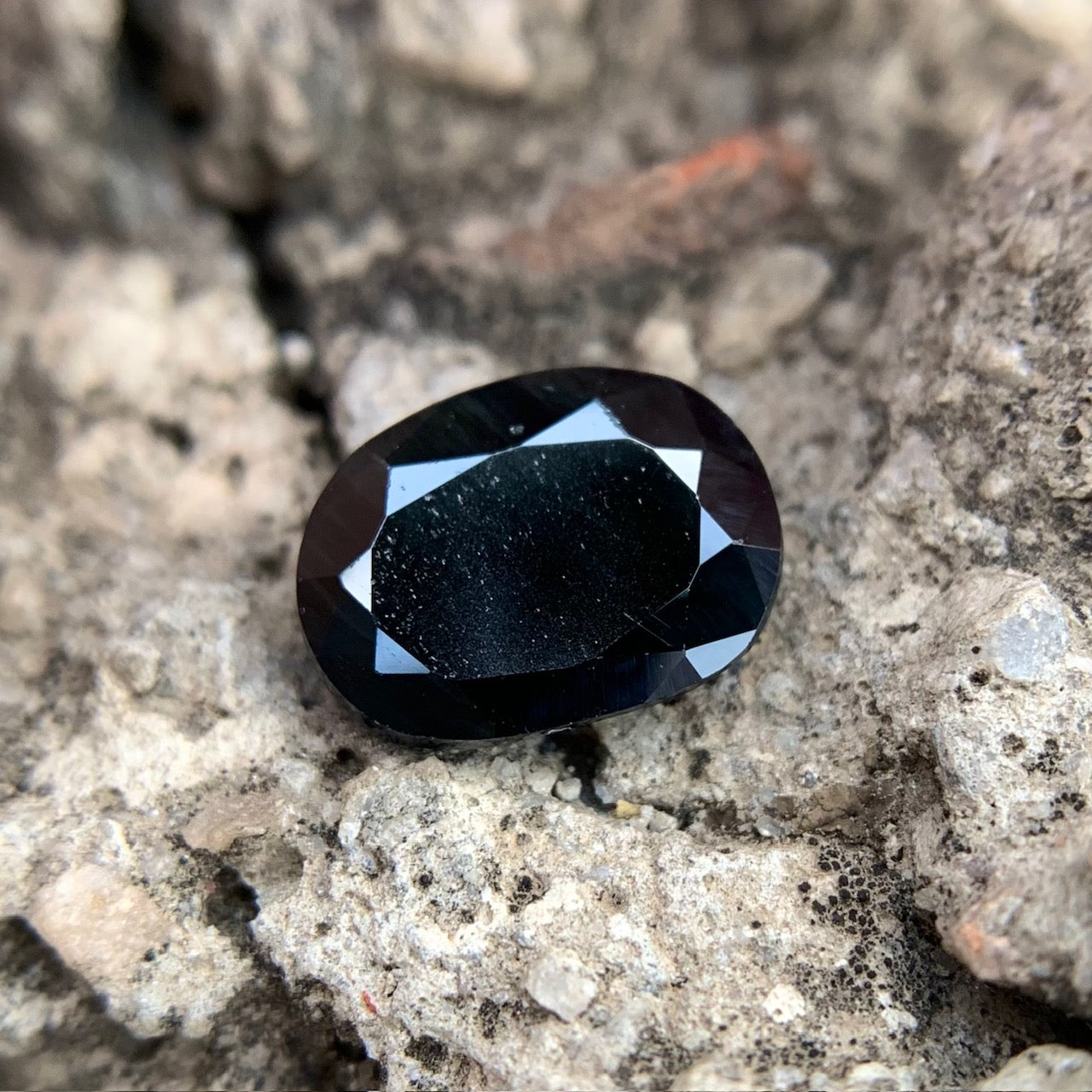 Natural Teal Sapphire - 4.50 Carats/5.00 Ratti