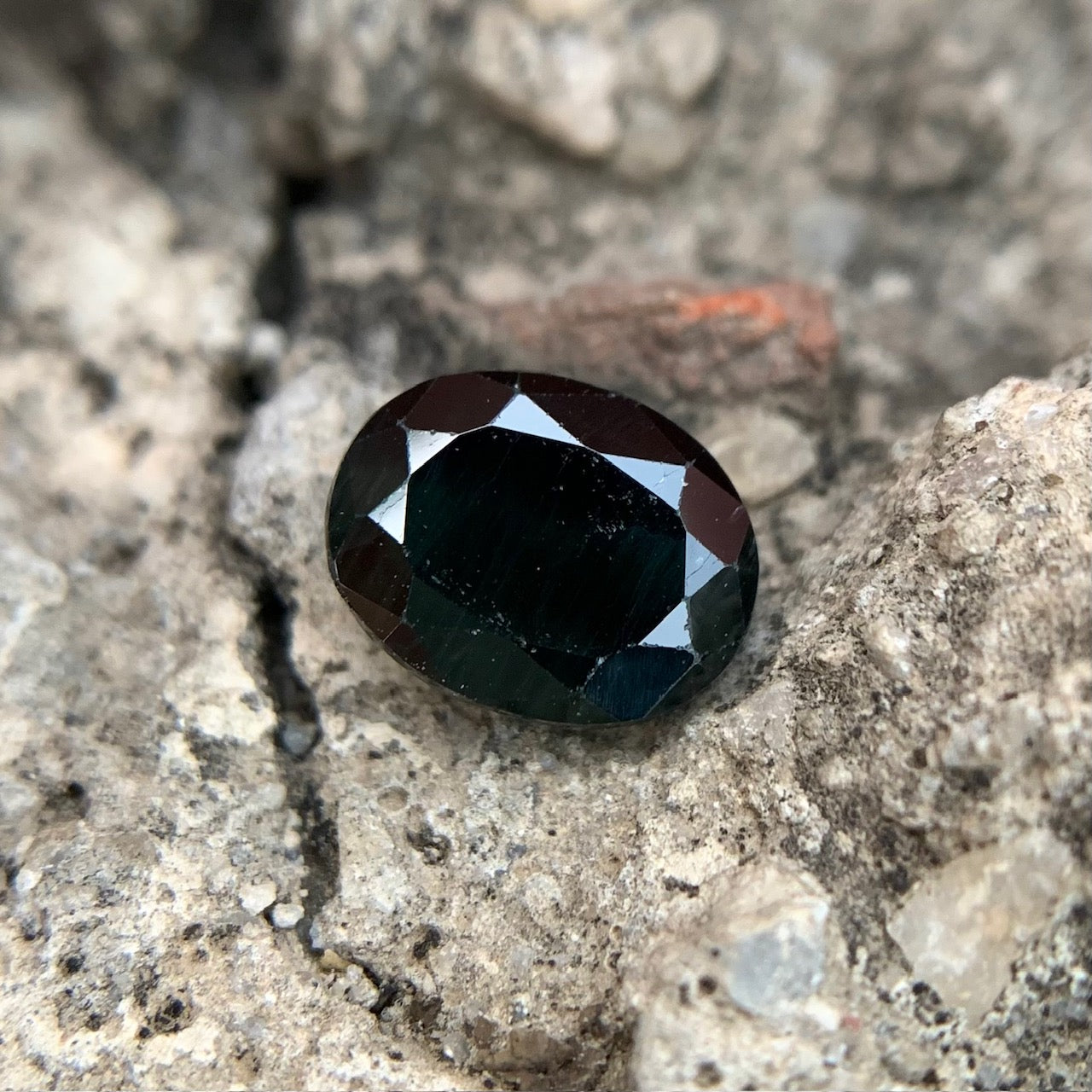 Natural Teal Sapphire - 3.70 Carats/4.10 Ratti