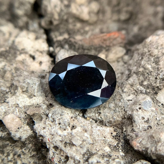 Natural Teal Sapphire - 5.05 Carats/5.60 Ratti