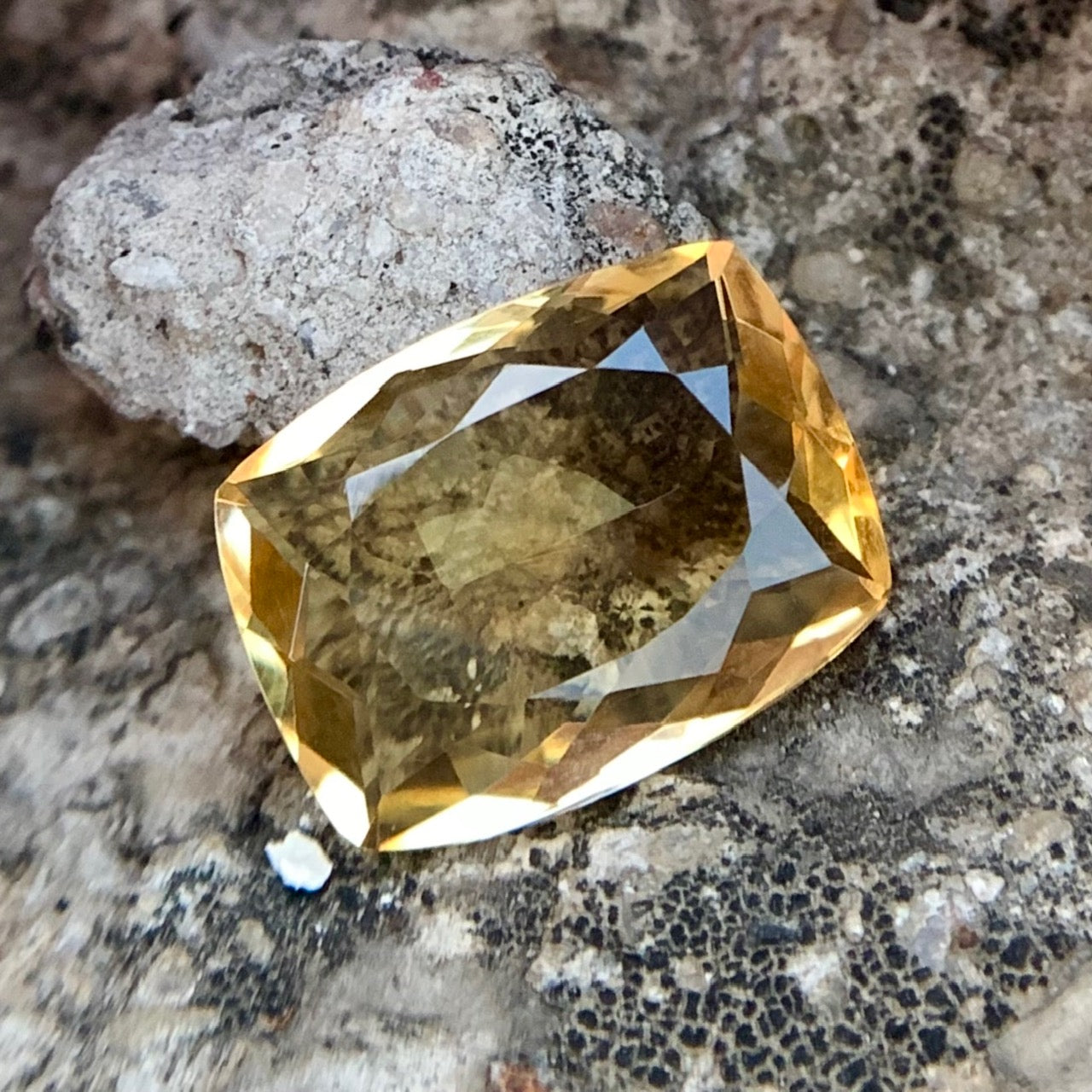 Natural Citrine - 7.67 Carat/8.51 Ratti