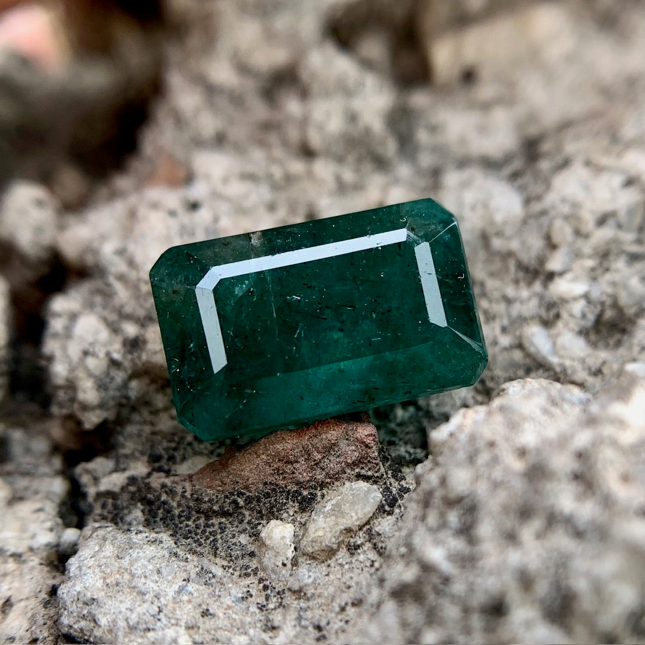 Natural Emerald - 7.25 carat/8.05 Ratti