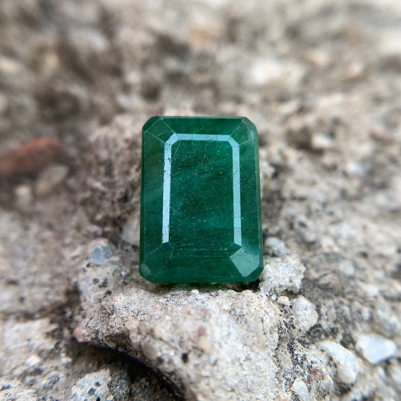 Natural Emerald - 8.25 carat/9.15 Ratti