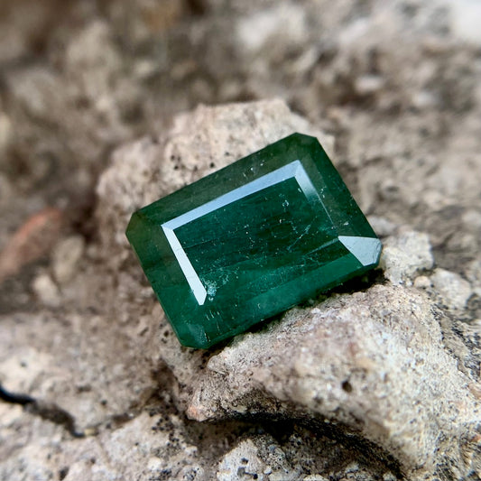 Natural Emerald - 8.40 carat/9.32 Ratti